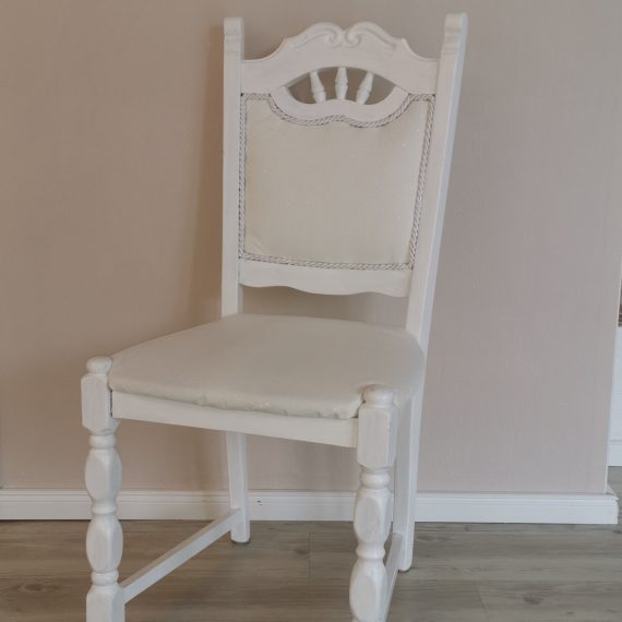 Stuhl weiß